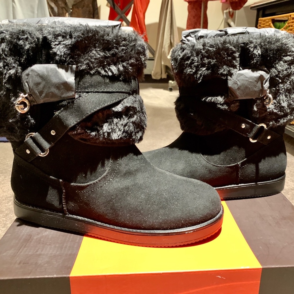 NWT Guess women’s boot SZ 7M  black